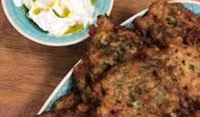 Evde lezzetli kabak mücver tarifi ve püf noktaları