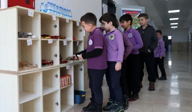 Bir öğretmenin gözünden 'kimse bakmıyorken doğru olanı yapmak': Okullarda 'dürüstlük dolabı'