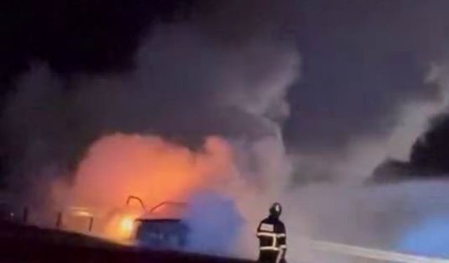 Diyarbakır'da korkutan otomobil yangını! Araç kullanılamaz hale geldi