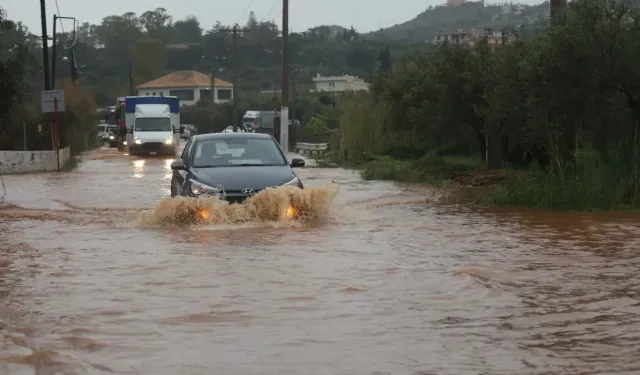 Yunanistan’da hayat durdu! Felaket 2 can aldı