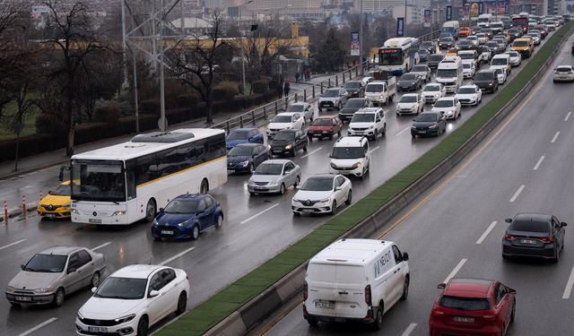 Ankara’da okul zili çaldı, trafik kilitlendi