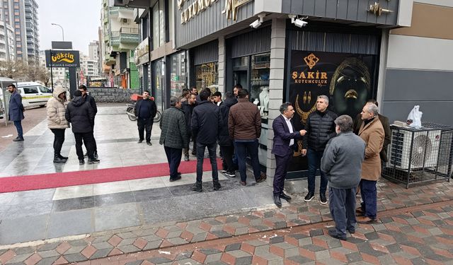 Kuyumcuda silahlı soygun: Polisi vurdular!