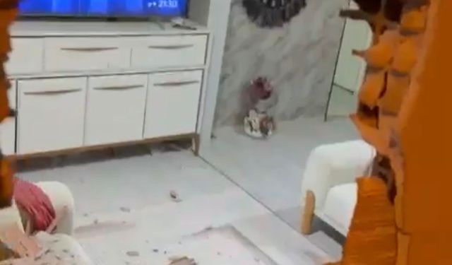 Evinde otururken duvarın altında kaldı!