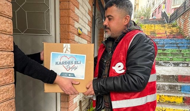 Efeler'de vatandaşlara gıda desteği