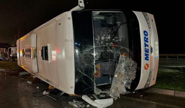 Gürcistan yolundaki otobüs Samsun'da devrildi: 7 yaralı