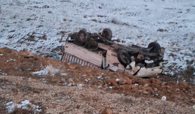 Konya’da kamyonet devrildi: 4 kişi yaralandı