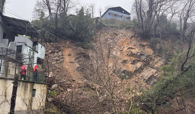 Zonguldak'ta heyelan paniği: 4 ev tahliye edildi