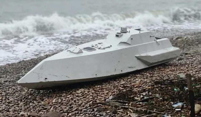 Ordu'da alarm: Mühimmat yüklü deniz aracı kıyıya vurdu