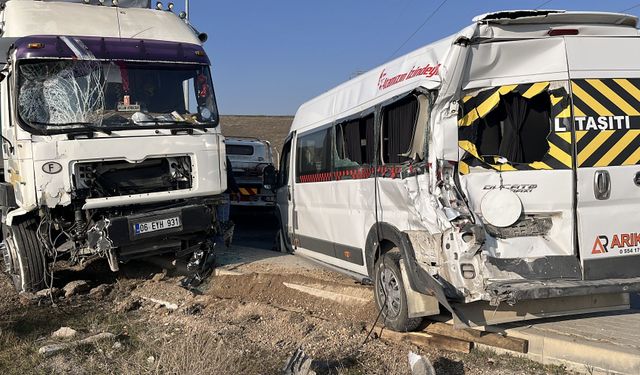 Eskişehir’de zincirleme kaza: 4 araç birbirine girdi