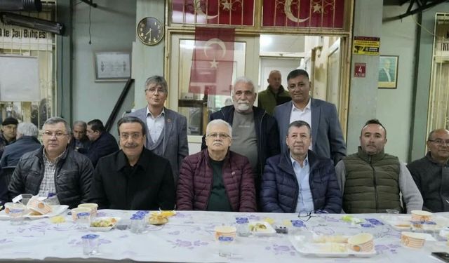 Balıkesir'de iftar şölenine yoğun katılım