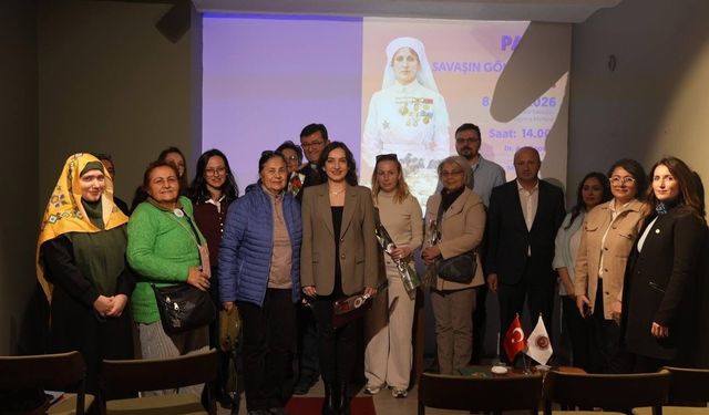 Çanakkale’de “Savaşın gölgesinde kadın” paneli düzenlendi