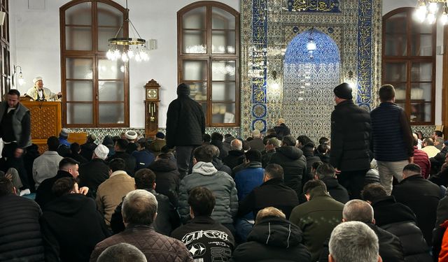 Sakarya’da Kadir Gecesi camiler doldu taştı