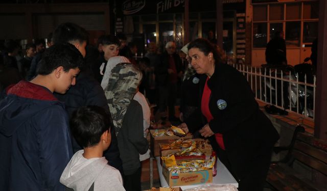 Bozdoğan Belediyesi Kadir Gecesi’nde vatandaşlara ikramlarda bulundu