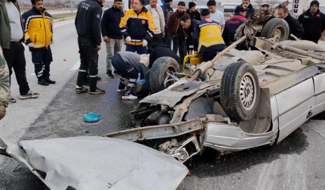 Çorum’da otomobil takla attı: 1’i ağır 3 yaralı
