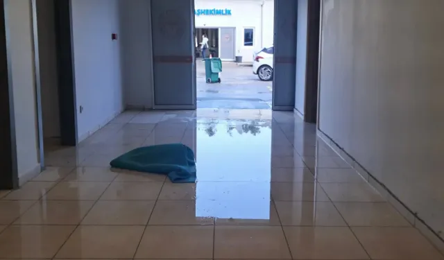 Hatay’da hastaneyi su bastı: Poliklinikler kapalı kalacak