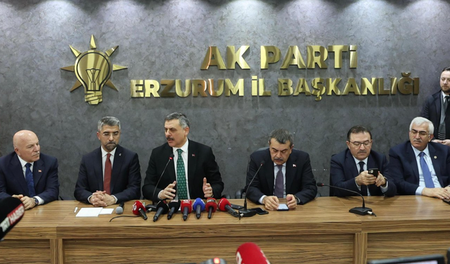 Bakanlar Erzurum’da bayram namazında buluştu