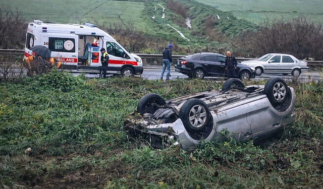 Söke’de kontrolden çıkan otomobil ters döndü