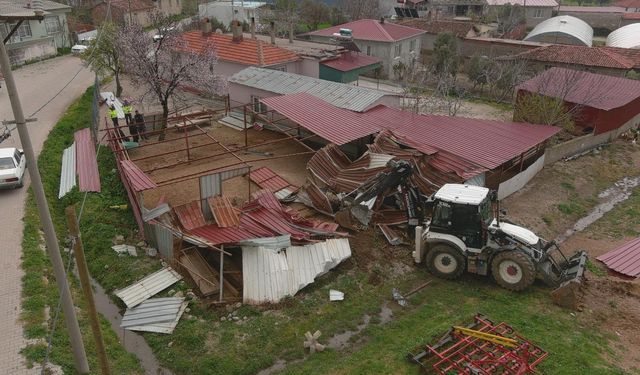 Çanakkale’de kaçak yapılar yıkıldı