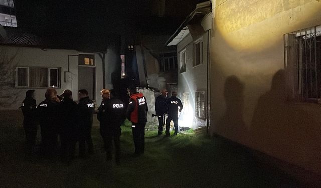 Sivas'taki aniden çöken binada seferberlik