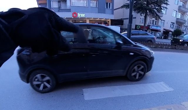 "Hatalı sollama yaptın" dedi: Trafik tartışmasında gerçeği kask kamerası ortaya çıkardı