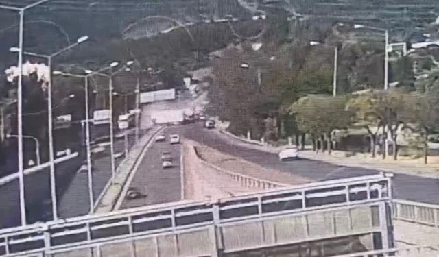 Önüne kattı sürükledi...İzmir’deki tır faciasının görüntüleri ortaya çıktı