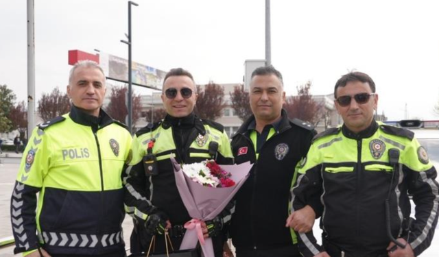 Polis Günü öncesi duygulandıran sürpriz: Polisler öğrenciyi sınava yetiştirdi