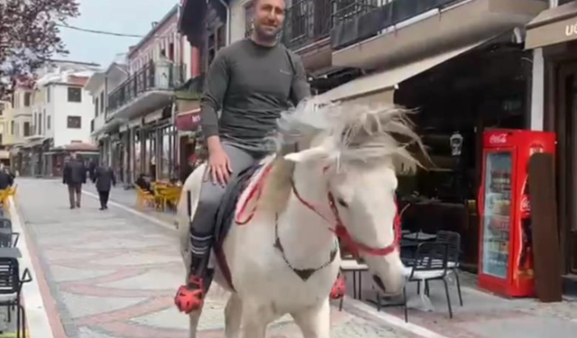 Edirne’de beyaz atla cadde turu ilgi odağı oldu