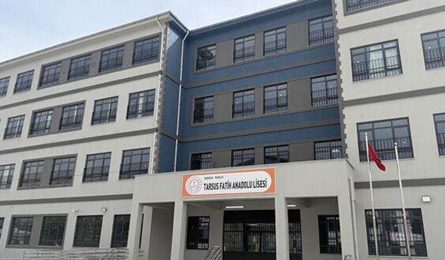 Mersin'de bir lise öğrencisi okulda silahla yakalandı