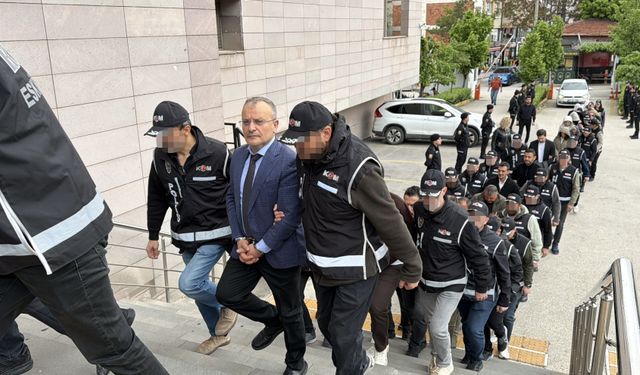 Tepebaşı Belediyesi soruşturmasında 25 şüpheli adliyede