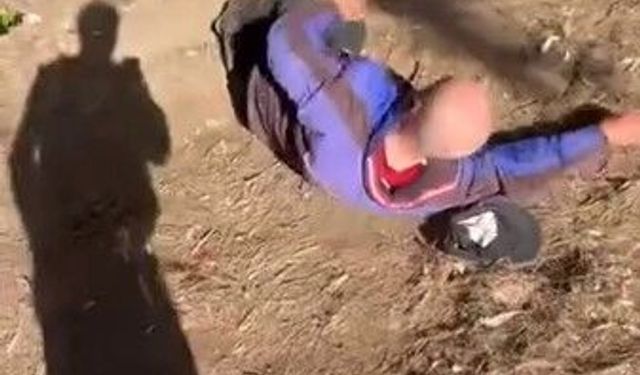 Sokakta uyuyan yaşlı adamı darbedip paylaşan saldırganlar gözaltına alındı!