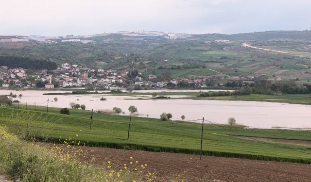 Korkutan taşkın: Kar erimesiyle gelen sular tarım arazilerini yuttu