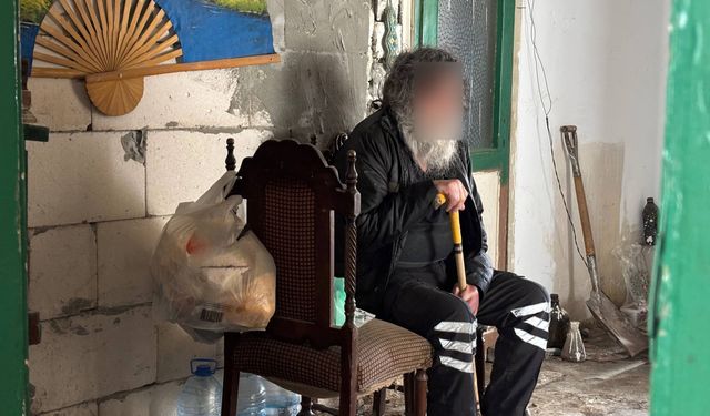Kocaeli'de inanılmaz Olay! 1 yıldır dışarı çıkmamış: Çöp evin altından dram çıktı