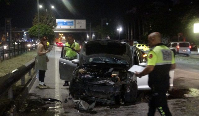 Hurdaya dönen otomobilden burnu kanamadan çıktı!