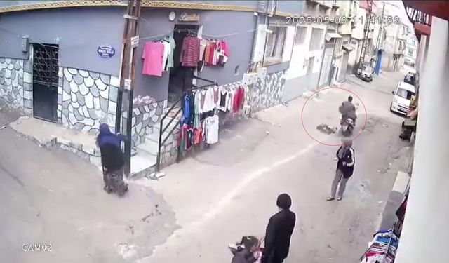 Gaziantep'te motosikletli, yolda yürüyen kız çocuğuna çarpıp kaçtı!