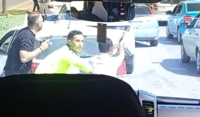 İki sevgili taksiciyi rehin alıp, polisle çatıştılar