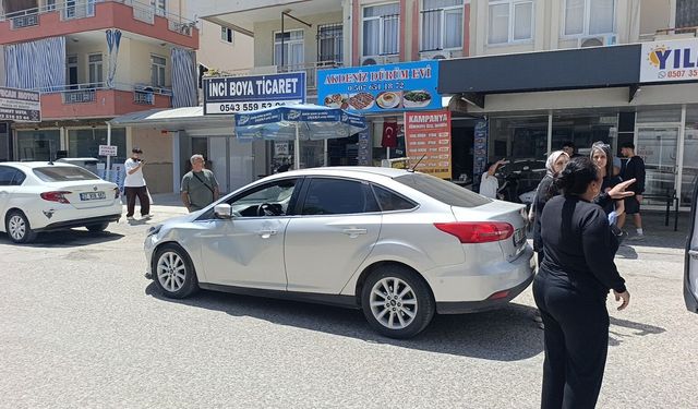 Antalya'da kontrolsüz kavşakta feci kaza