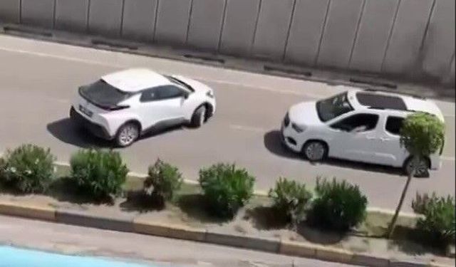 Ters yönde ilerleyerek çalan kornalara ve uyarılara aldırış etmeyen sürücü hayrete düşürdü!