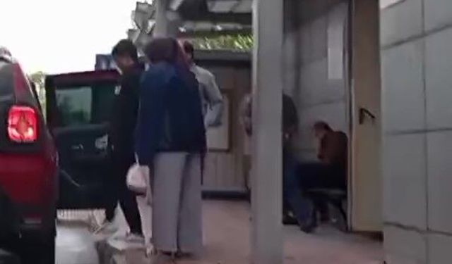 Anne-oğul kamyonetin altında kaldılar, yürüyerek taburcu oldular