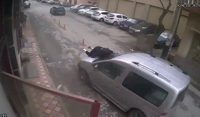 Eskişehir'deki kaza can aldı: Hafif ticari aracın çarptığı 3 yayadan 1'i hayatını kaybetti!