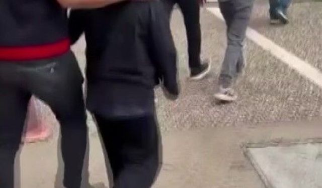 Sokakta yaşayan adamı darp etti, güldü! 14 yaşındaki çocuğa ceza