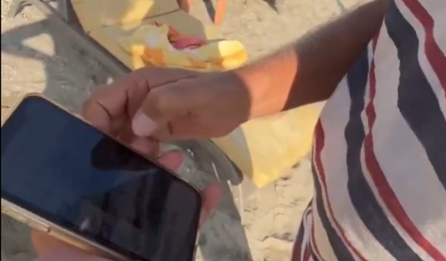 Turist kadın plajda fark etti! Gizli çekim iddiasında telefonunu alıp sildirdi