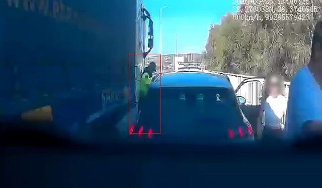 İzmir otoyolunda facianın kaza! Yardıma koşan jandarmaya tır çarptı