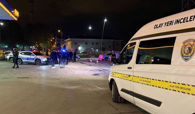 Akaryakıt istasyonunda kanlı kavga: 1 ölü, 2 yaralı