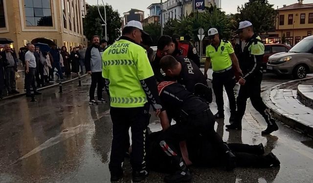 Çorum'da 'mutlak butlan' protestosu: Bıçaklı eylemci gözaltına alındı