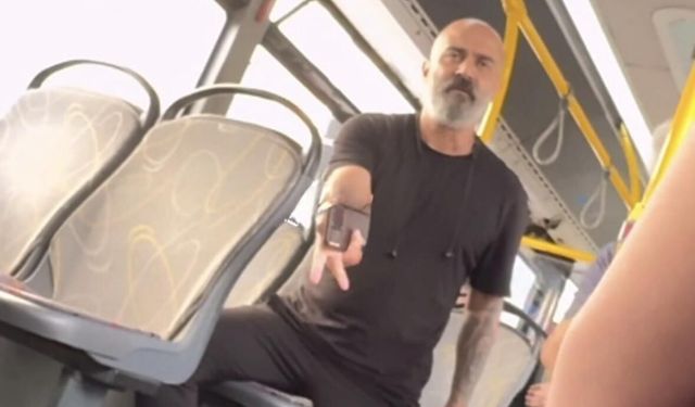 İzmir'de otobüsteki genç kızları hedef göstererek hakaret etti!