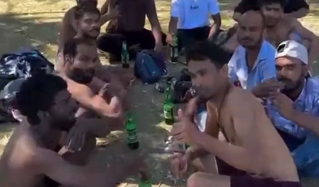 Konyaaltı Sahili'nde grup halinde dolaşan sığınmacı ve kaçaklar sosyal medyada gündem oldu!