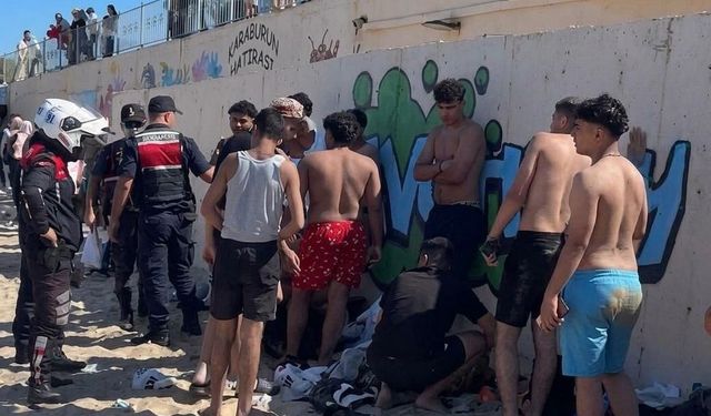 Karaburun Sahili'nde taşkınlık yapan yabancı uyruklu gruba jandarma müdahale etti!