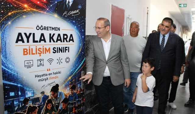 Kahramanmaraş'ta duygulandıran vefa: Ayla öğretmenin hatırası dijital sınıfta ölümsüzleşti