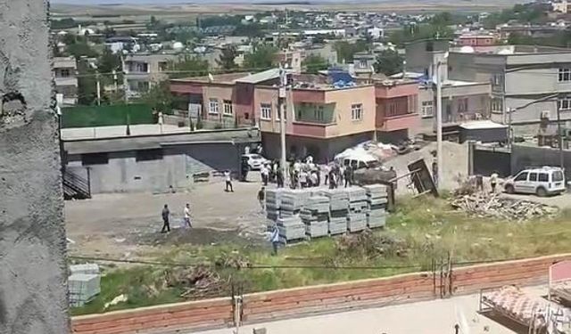 Diyarbakır'da taşlı, silahlı grup kavgasında dehşet