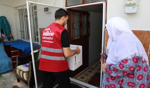 Şehzadeler Belediyesinden muhtaç ailelere gıda yardımı